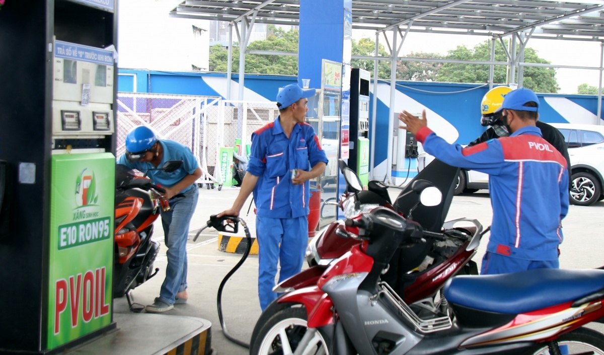 Xăng sinh học E10 được đón nhận tích cực trong những ngày đầu triển khai trên toàn quốc