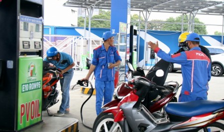 Xăng sinh học E10 được đón nhận tích cực trong những ngày đầu triển khai trên toàn quốc
