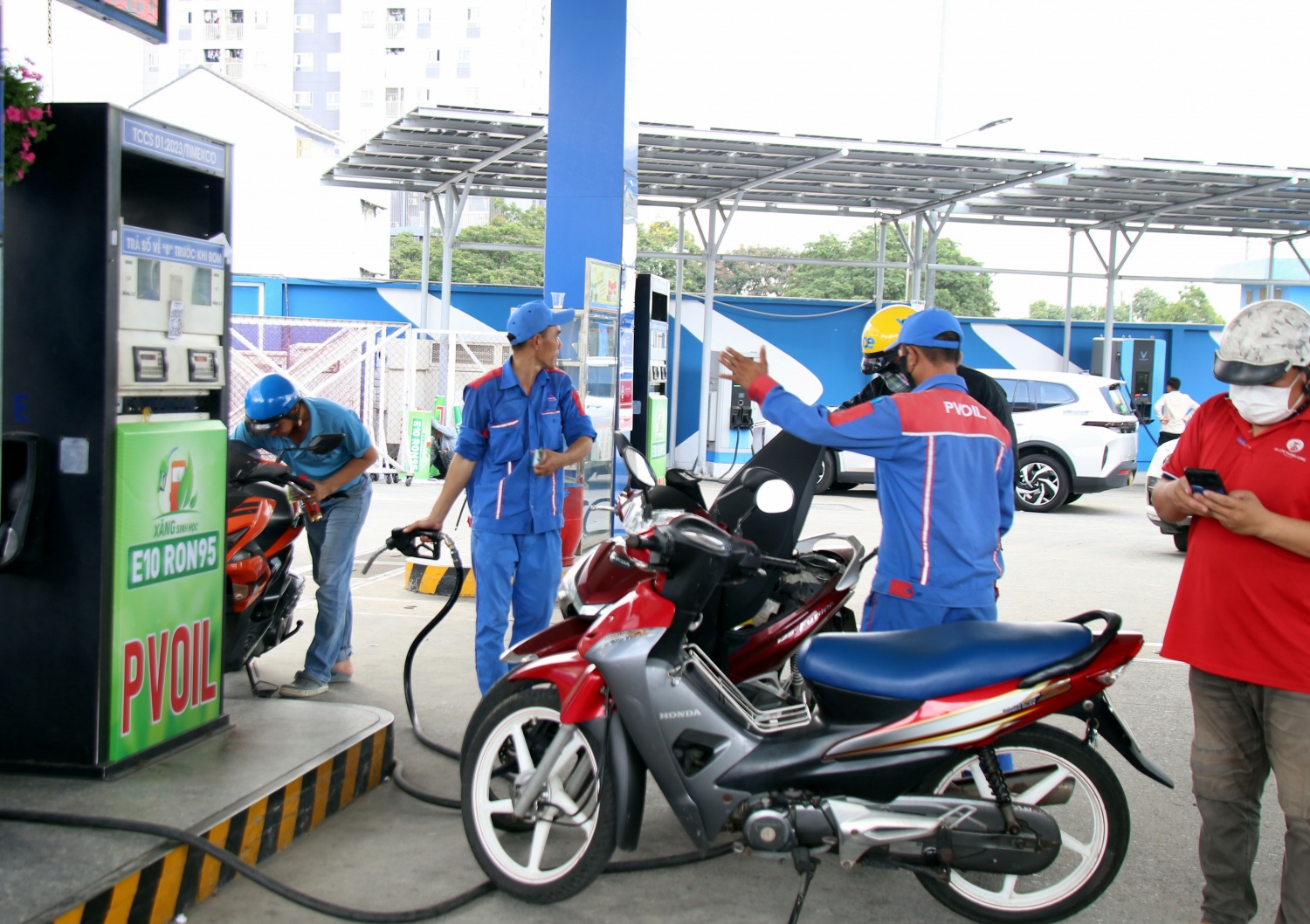 Xăng sinh học E10 được đón nhận tích cực trong những ngày đầu triển khai trên toàn quốc Xăng sinh học E10 được đón nhận tích cực trong những ngày đầu triển khai trên toàn quốc