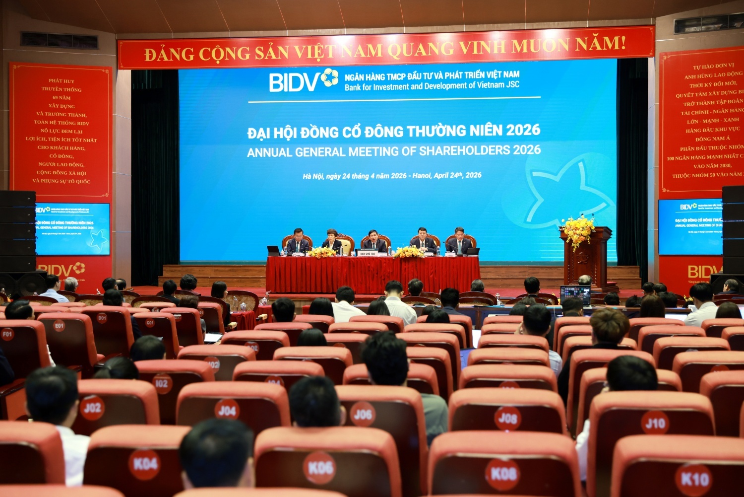 Mùa đại hội cổ đông và nghịch lý lãng phí hàng trăm tỷ từ những cánh thư mời giấy