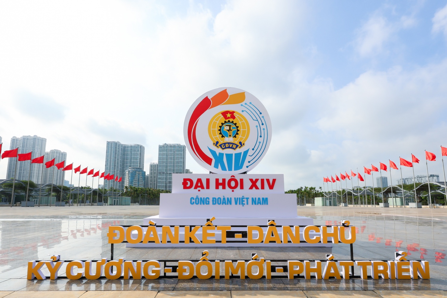 [Chùm ảnh] Công tác chuẩn bị cho Đại hội Công đoàn Việt Nam lần thứ XIV đã sẵn sàng
