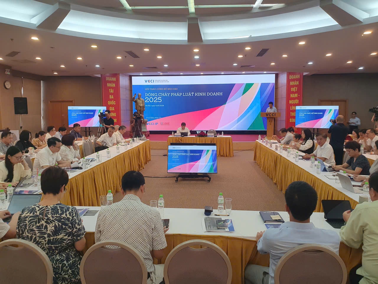 Kỷ lục lập pháp và yêu cầu khơi thông điểm nghẽn