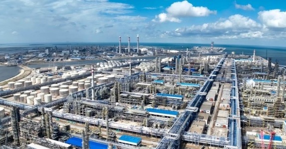 Trung Quốc cho phép giảm công suất lọc dầu