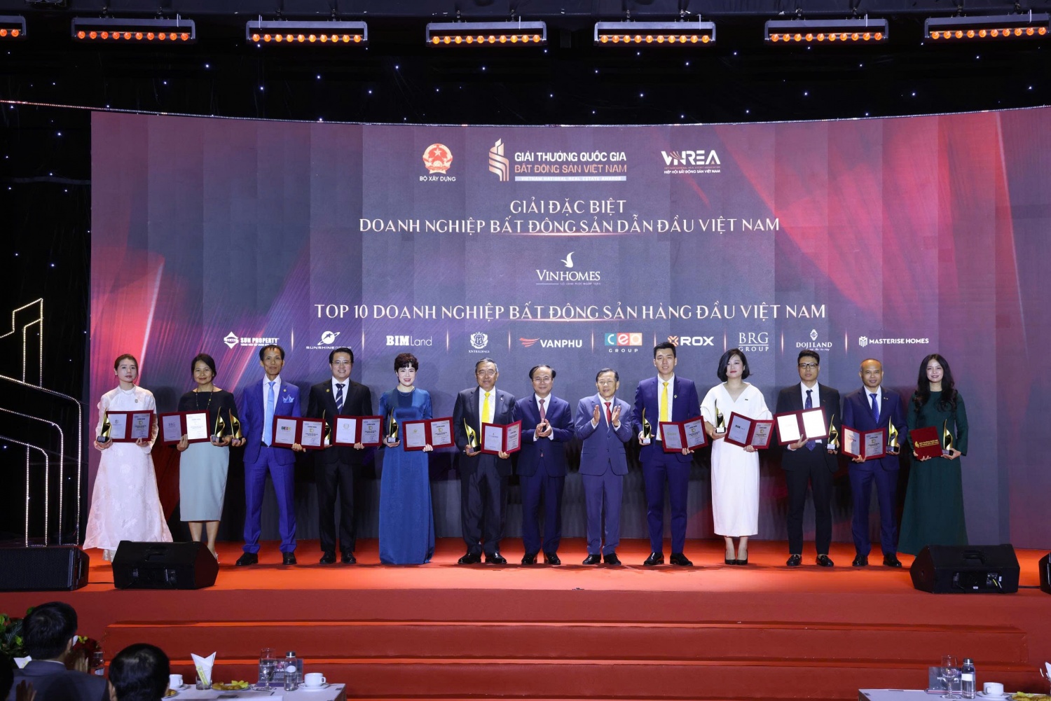 Vinh danh những thương hiệu xuất sắc nhất, định hình chuẩn mực phát triển mới Lễ trao Giải thưởng Quốc gia Bất động sản Việt Nam lần thứ II: Vinh danh những thương hiệu xuất sắc nhất, định hình chuẩn mực phát triển mới