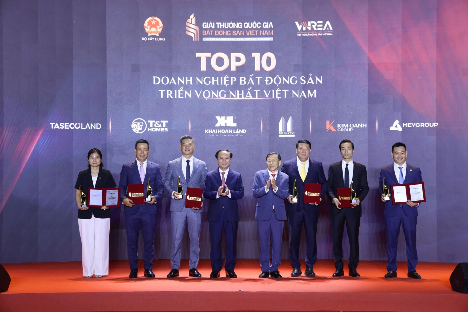 Vinh danh những thương hiệu xuất sắc nhất, định hình chuẩn mực phát triển mới Lễ trao Giải thưởng Quốc gia Bất động sản Việt Nam lần thứ II: Vinh danh những thương hiệu xuất sắc nhất, định hình chuẩn mực phát triển mới