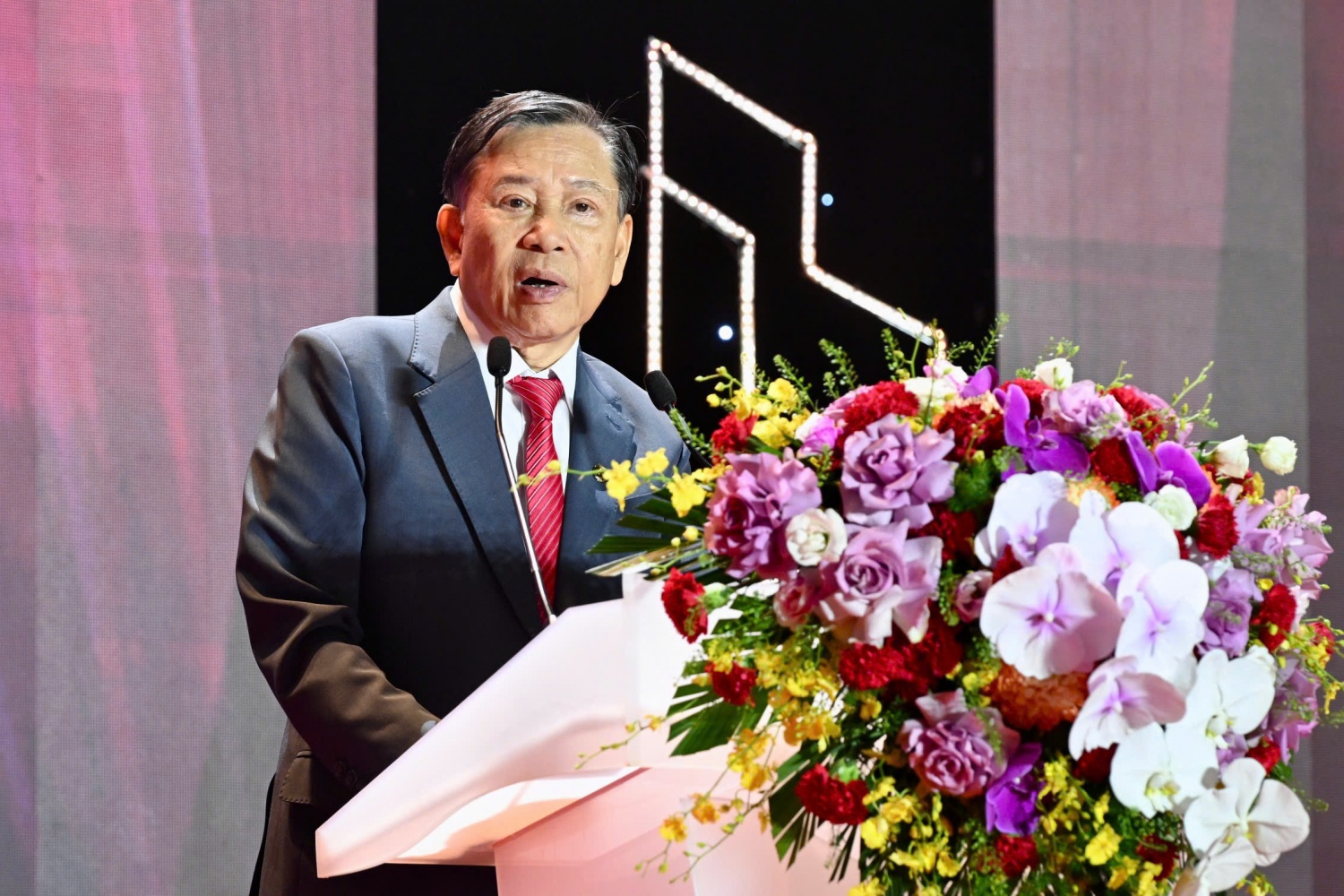 Vinh danh những thương hiệu xuất sắc nhất, định hình chuẩn mực phát triển mới Lễ trao Giải thưởng Quốc gia Bất động sản Việt Nam lần thứ II: Vinh danh những thương hiệu xuất sắc nhất, định hình chuẩn mực phát triển mới