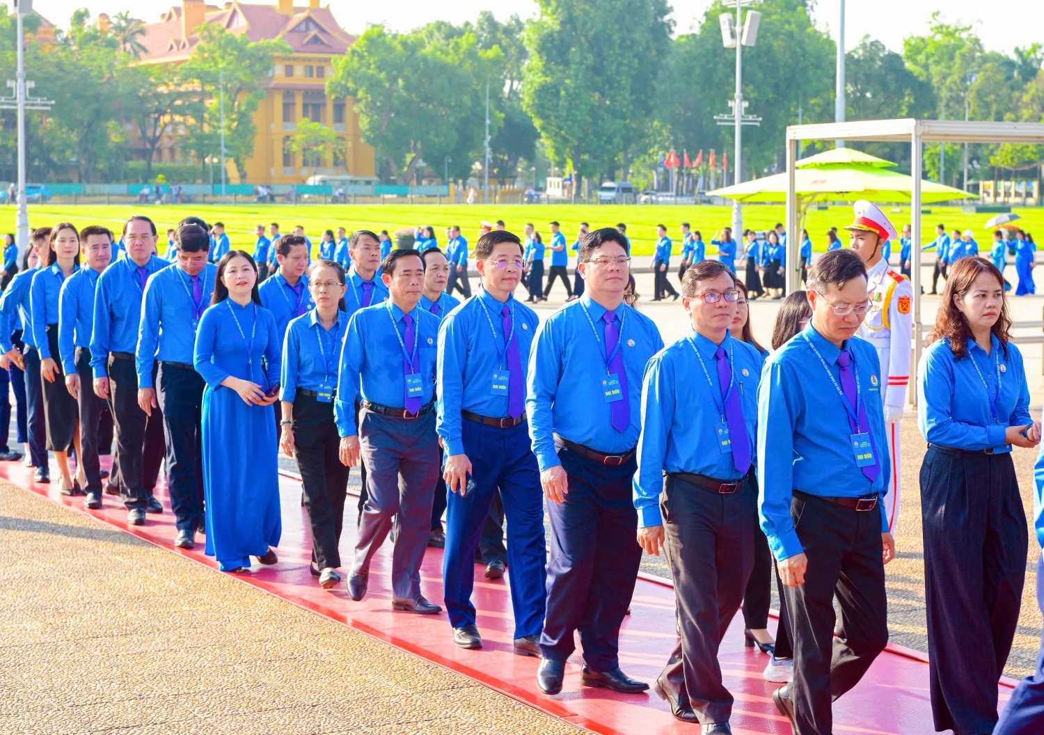 Đoàn đại biểu Công đoàn Petrovietnam báo công dâng Bác trước thềm Đại hội XIV Công đoàn Việt Nam