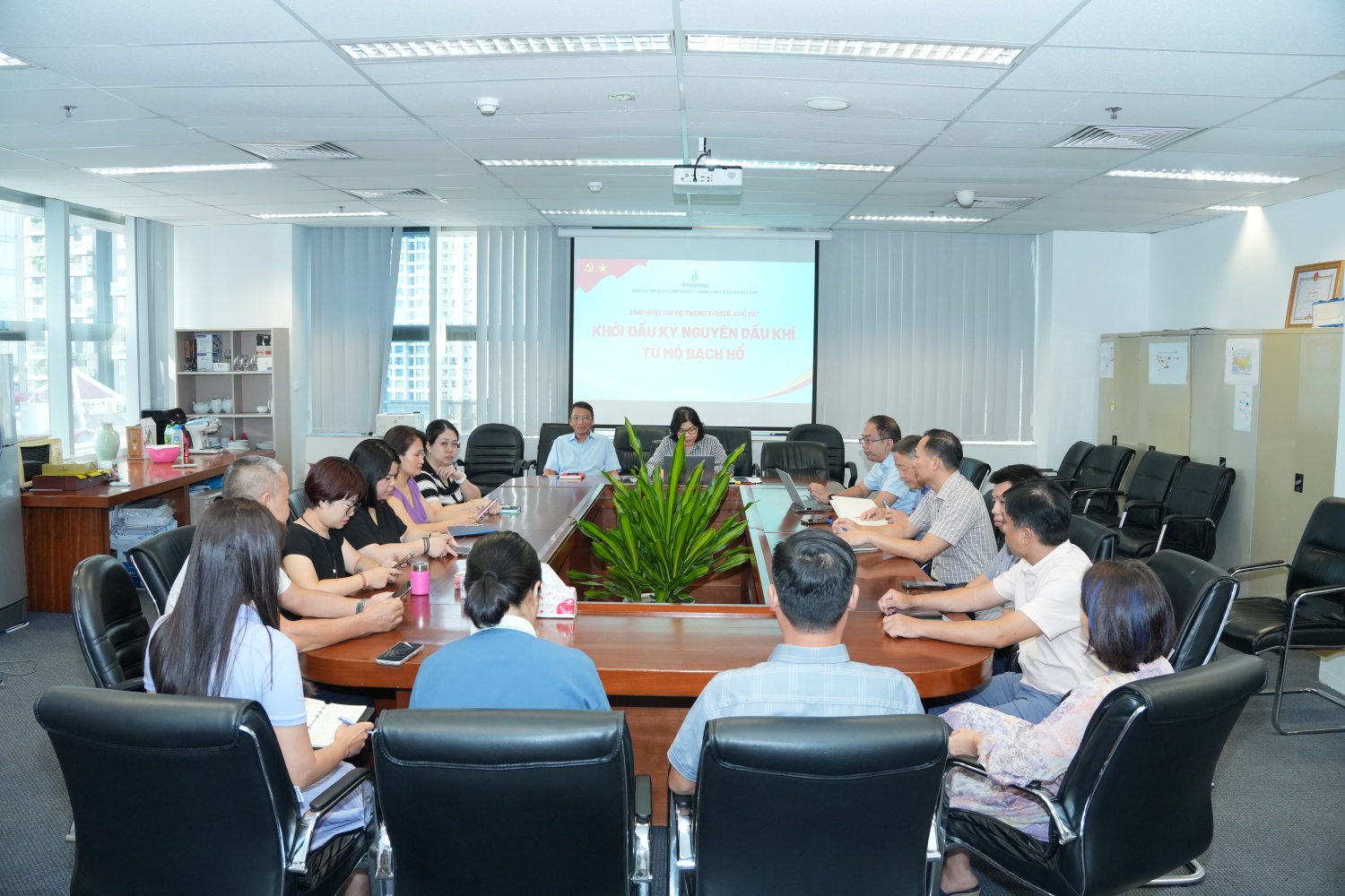 [Chùm ảnh] Đảng bộ Bộ máy QL&ĐH Petrovietnam sinh hoạt chi bộ với chủ đề: 