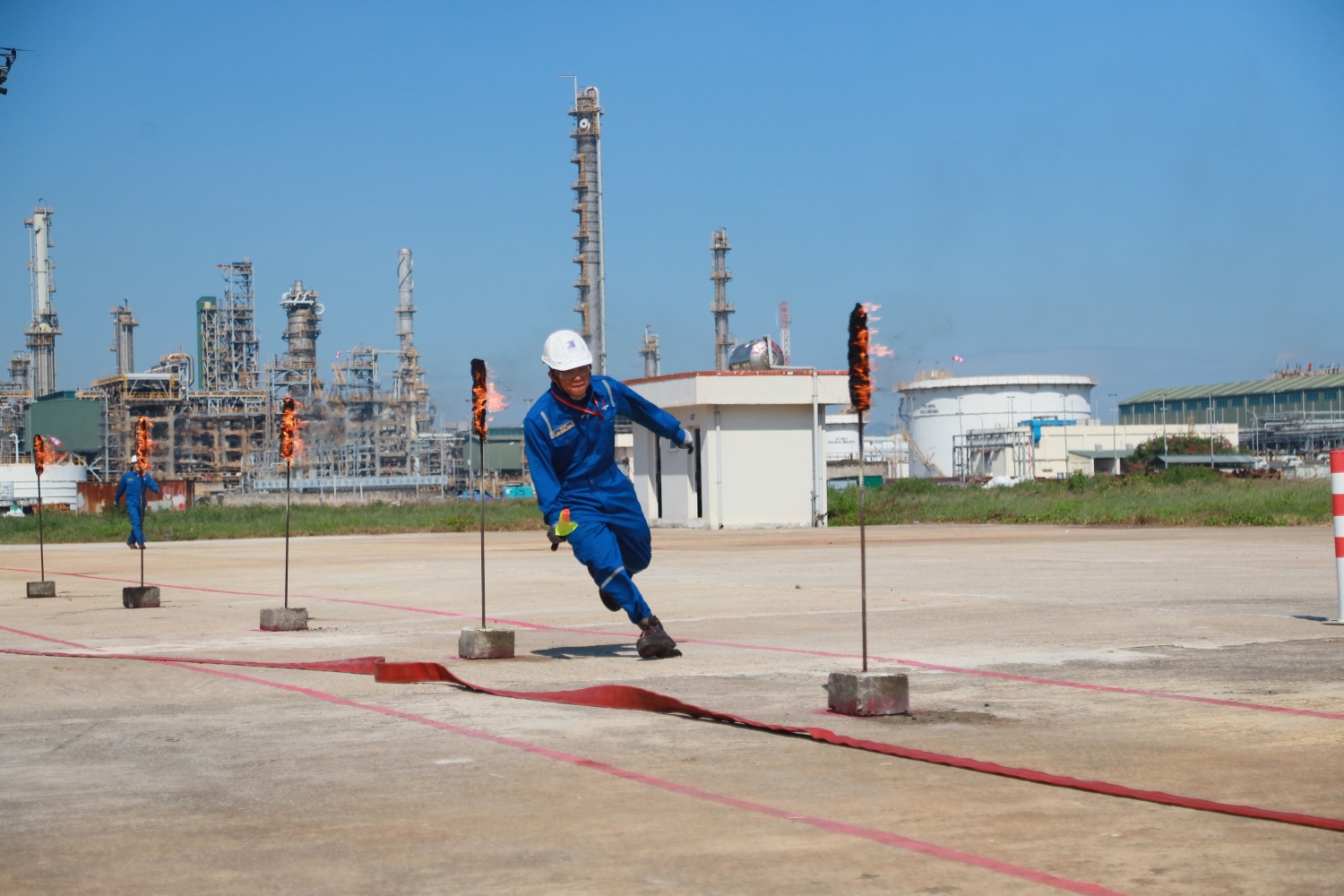 Chủ động PCCC theo hướng hiện đại, đồng bộ tại NMLD Dung Quất trong cao điểm nắng nóng