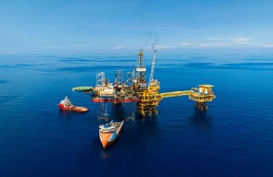 Dầu khí biển trước sức ép COP26: Chuyển đổi để giữ trụ cột an ninh năng lượng