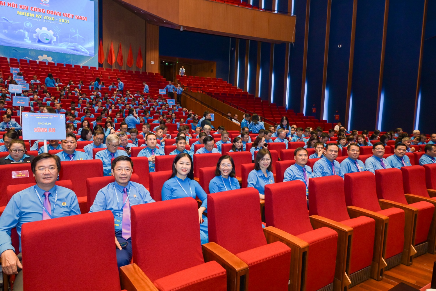 Đoàn đại biểu Công đoàn Petrovietnam dự Đại hội XIV Công đoàn Việt Nam Phiên thứ nhất