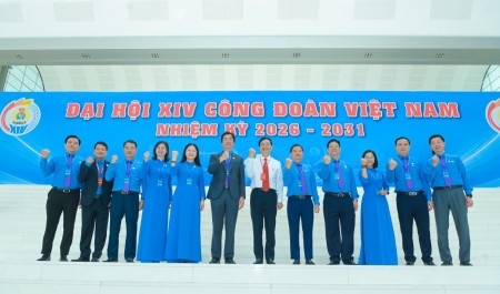 [Chùm ảnh] Đoàn Đại biểu Công đoàn Petrovietnam dự Phiên khai mạc trọng thể Đại hội Công đoàn Việt Nam lần thứ XIV