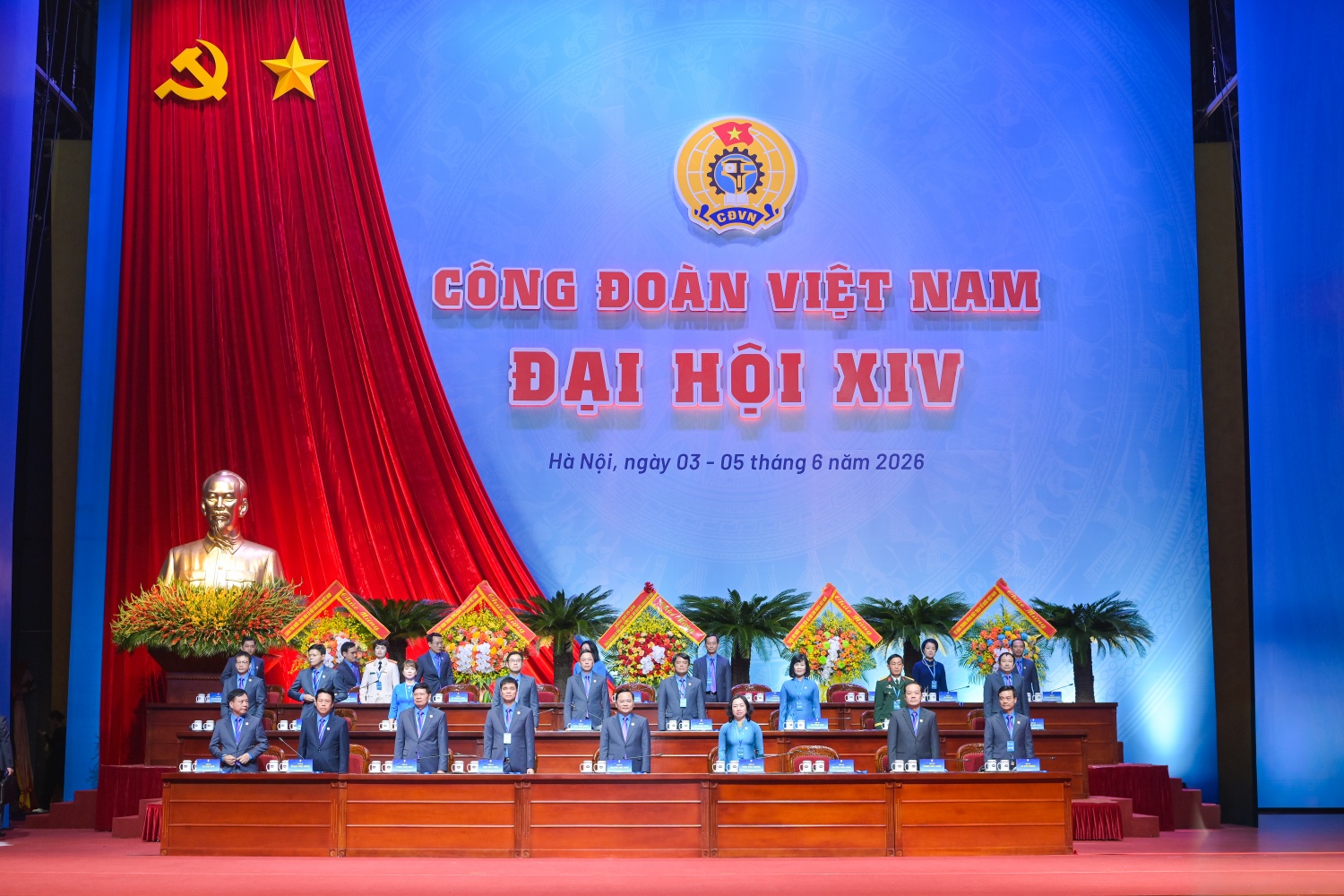 [Chùm ảnh] Đoàn Đại biểu Công đoàn Petrovietnam dự Phiên khai mạc trọng thể Đại hội Công đoàn Việt Nam lần thứ XIV
