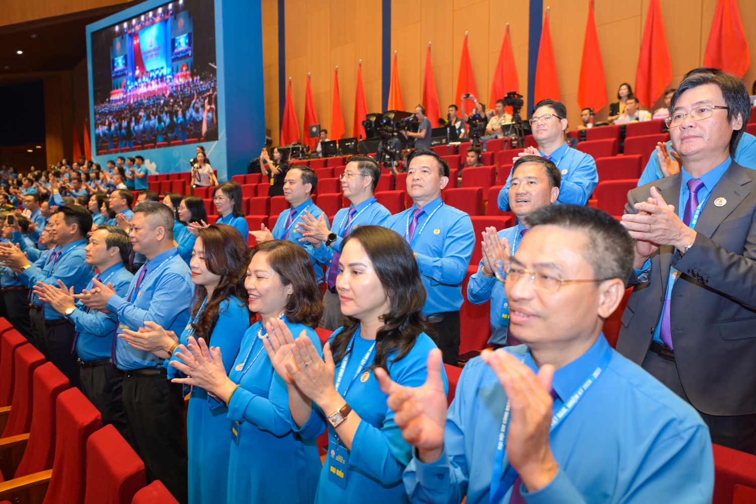 [Chùm ảnh] Đoàn Đại biểu Công đoàn Petrovietnam dự Phiên khai mạc trọng thể Đại hội Công đoàn Việt Nam lần thứ XIV