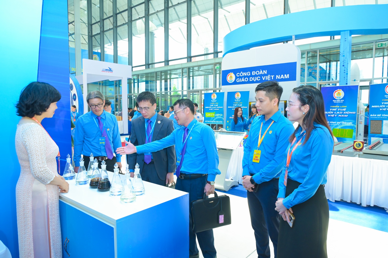[Chùm ảnh] Đoàn Đại biểu Công đoàn Petrovietnam dự Phiên khai mạc trọng thể Đại hội Công đoàn Việt Nam lần thứ XIV