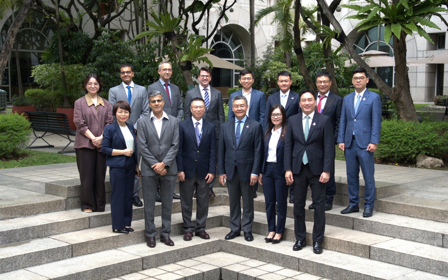 Lãnh đạo Petrovietnam và ADB tại buổi làm việc
