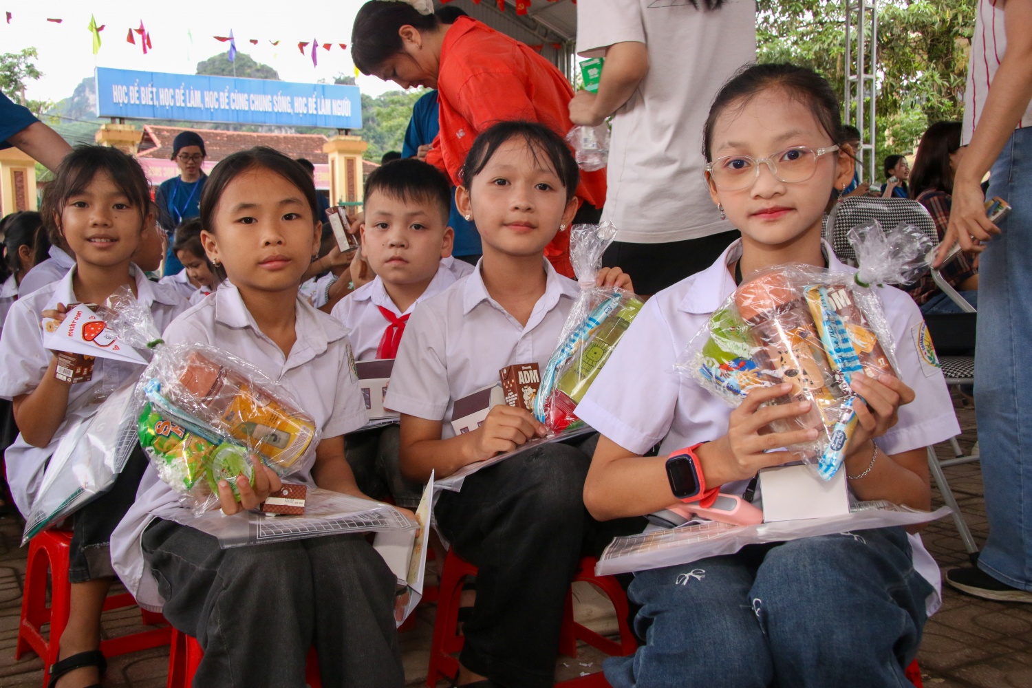 PERLOSTIA: Hành trình đưa những trang sách đến với học sinh vùng cao