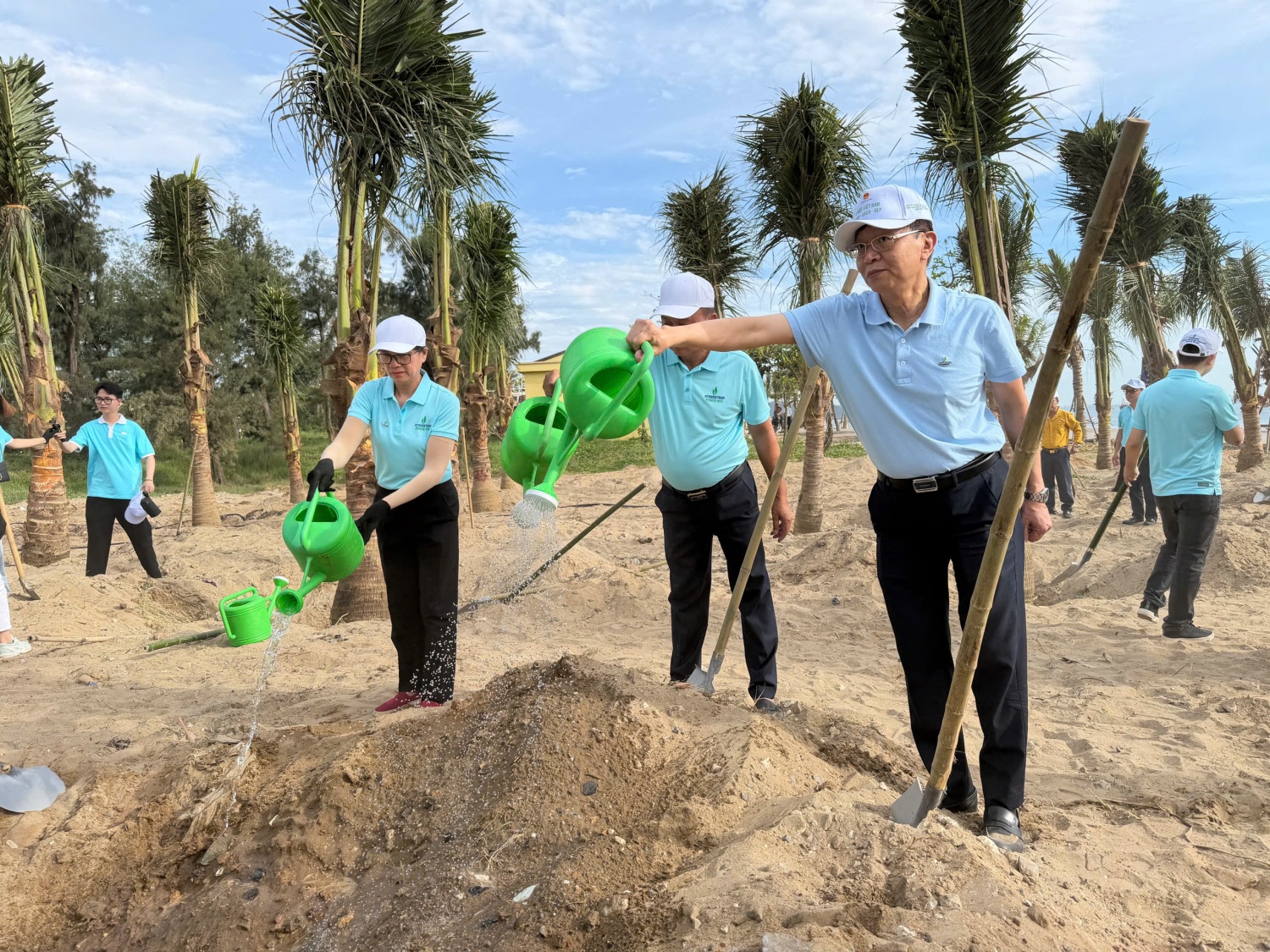 Phát động phong trào toàn dân bảo vệ môi trường vì một Việt Nam xanh - sạch - đẹp Phát động phong trào toàn dân bảo vệ môi trường vì một Việt Nam xanh - sạch - đẹp