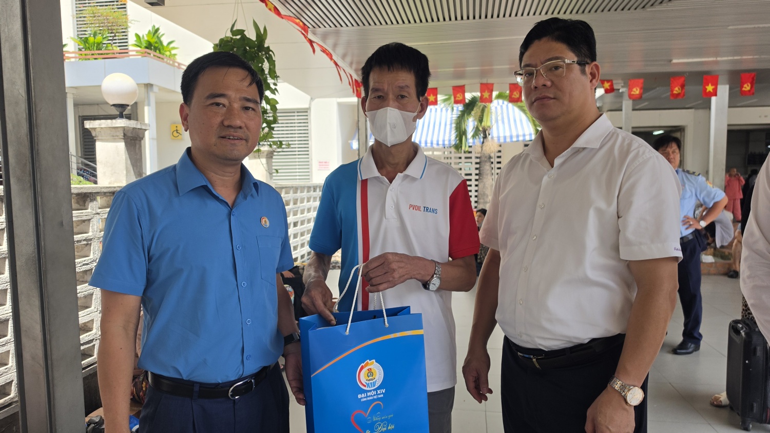 Công đoàn Petrovietnam tiếp tục trao “Những món quà từ Đại hội” tới người lao động khu vực TP HCM
