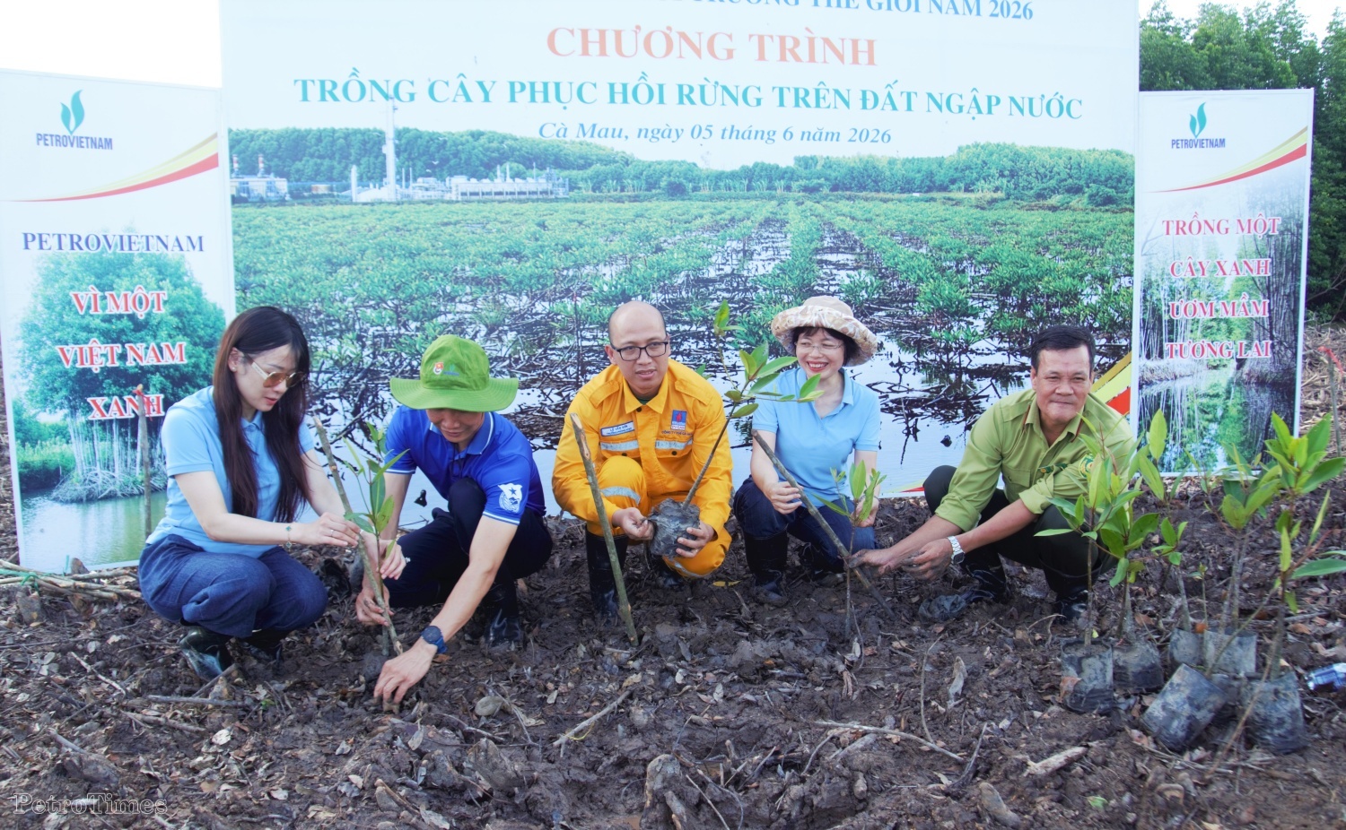 Phát động phong trào toàn dân bảo vệ môi trường vì một Việt Nam xanh - sạch - đẹp Phát động phong trào toàn dân bảo vệ môi trường vì một Việt Nam xanh - sạch - đẹp