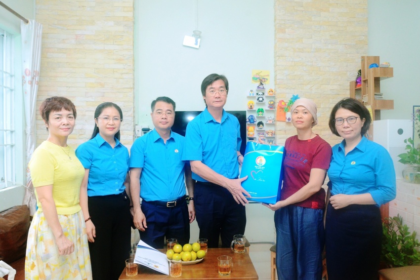 Công đoàn Petrovietnam thăm và trao “Những món quà từ Đại hội” đến người lao động khó khăn, mắc bệnh hiểm nghèo khu vực Bà Rịa - Vũng Tàu