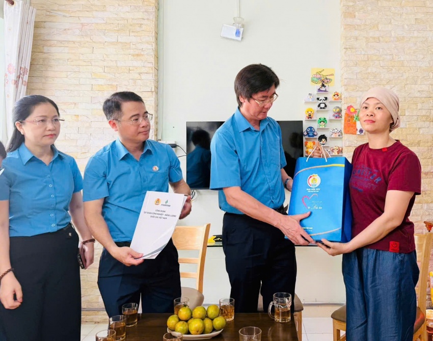 Công đoàn Petrovietnam thăm và trao “Những món quà từ Đại hội” đến người lao động khó khăn, mắc bệnh hiểm nghèo khu vực Bà Rịa - Vũng Tàu Công đoàn Petrovietnam thăm và trao “Những món quà từ Đại hội” đến người lao động khó khăn, mắc bệnh hiểm nghèo khu vực Bà Rịa Vũng Tàu