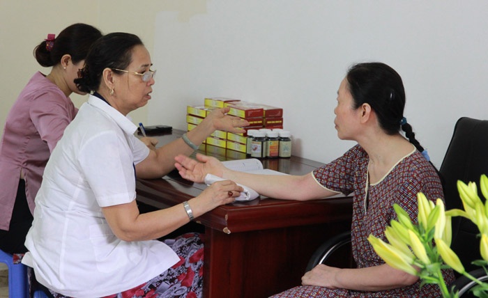 Chuyện "thần kỳ" về cô gái từng bị liệt não nay đã thành bà mẹ trẻ