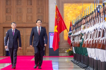 Thủ tướng Lê Minh Hưng chủ trì lễ đón chính thức Thủ tướng Lào