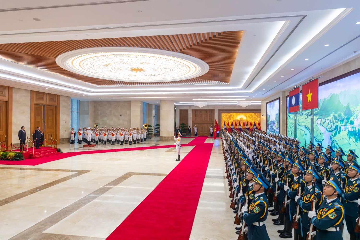 Thủ tướng Lê Minh Hưng chủ trì lễ đón chính thức Thủ tướng Lào Thủ tướng Lê Minh Hưng chủ trì lễ đón chính thức Thủ tướng Lào