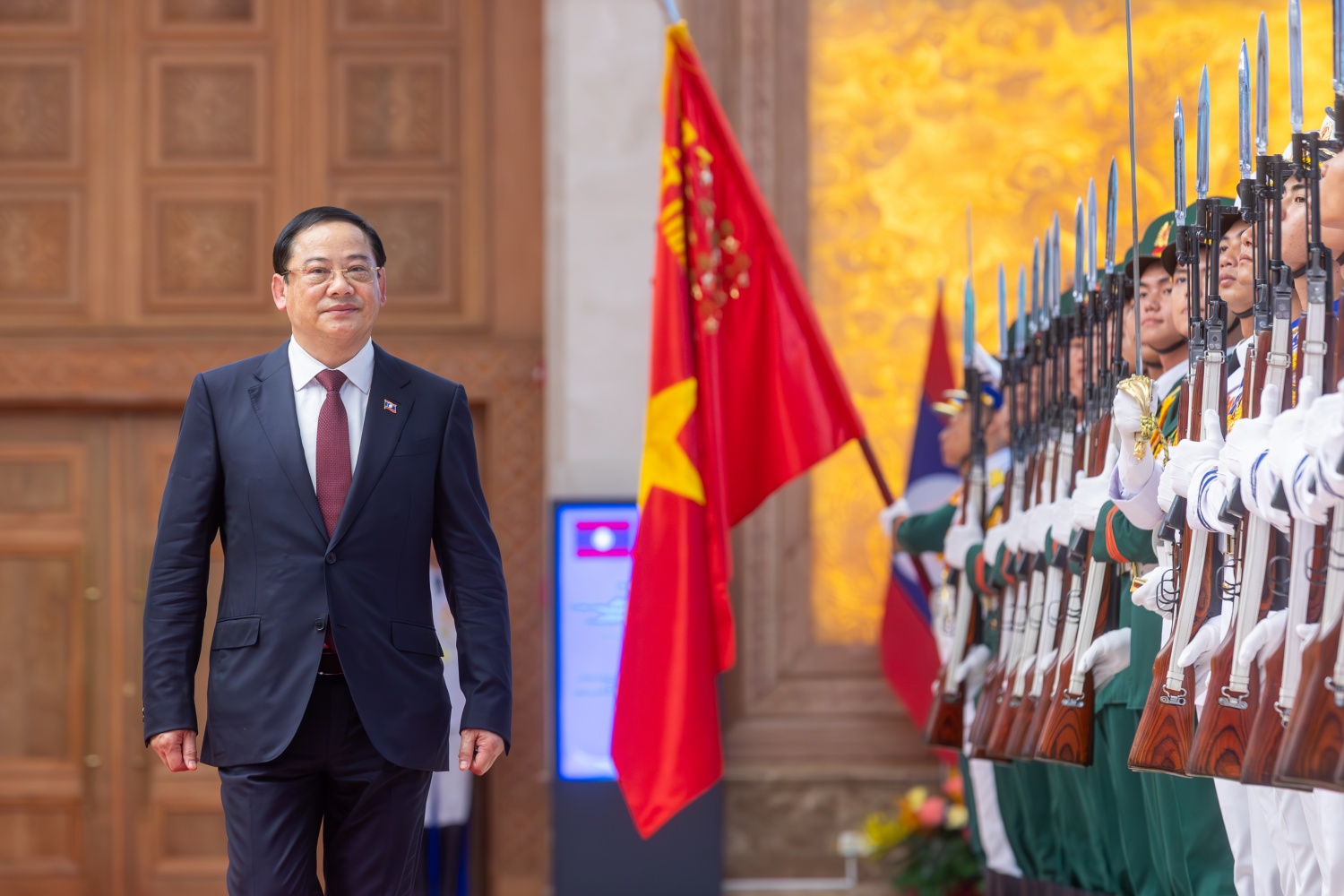 Thủ tướng Lê Minh Hưng chủ trì lễ đón chính thức Thủ tướng Lào Thủ tướng Lê Minh Hưng chủ trì lễ đón chính thức Thủ tướng Lào