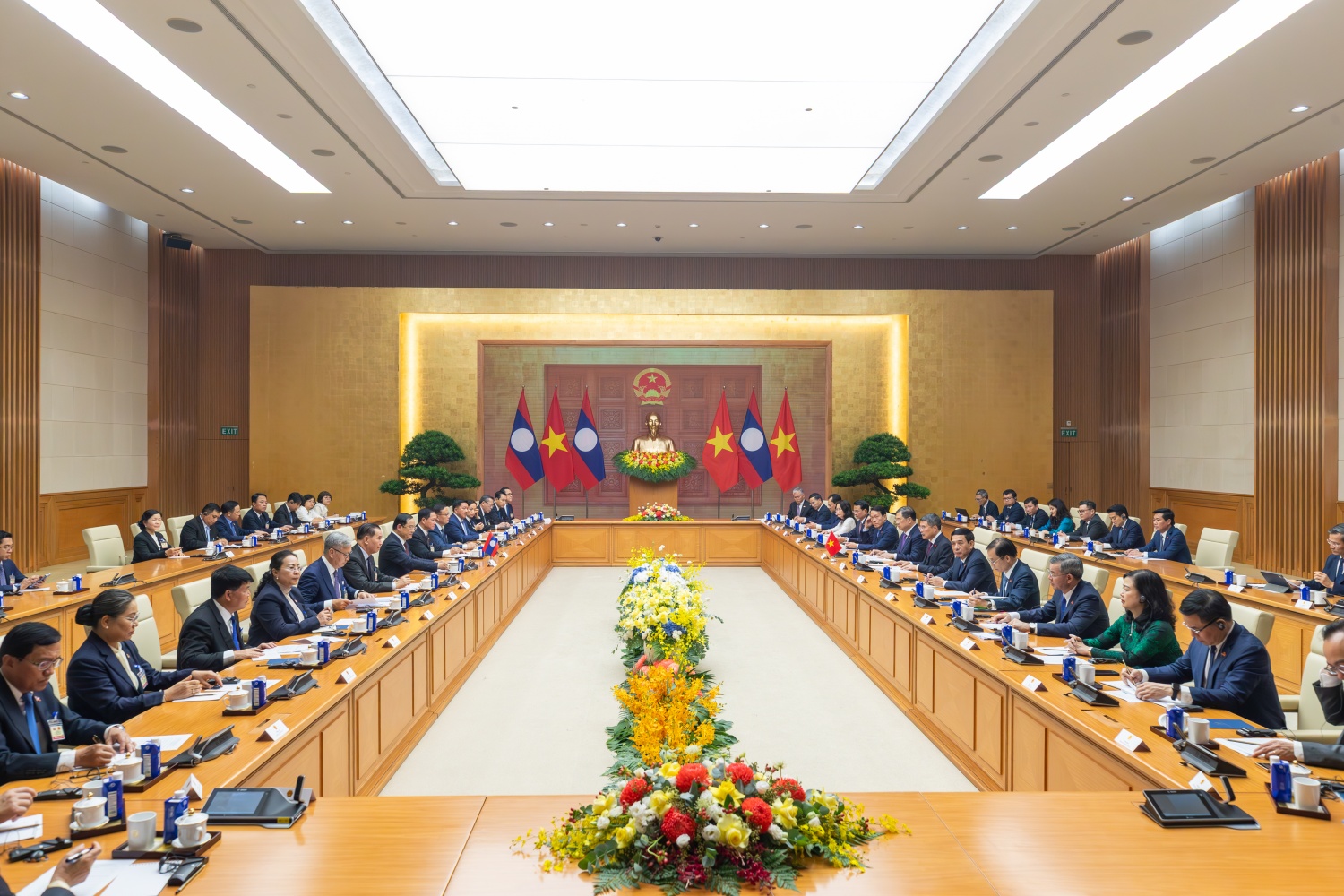 Tiếp tục vun đắp quan hệ hữu nghị Việt Nam - Lào