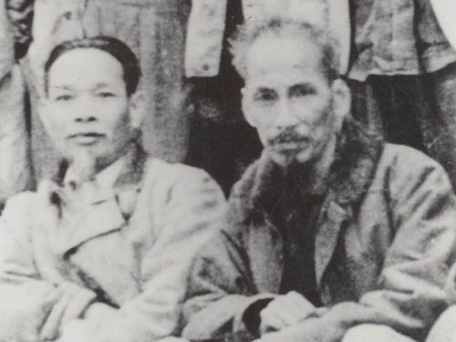 Đồng chí Hồ Tùng Mậu cùng Chủ tịch Hồ Chí Minh Đồng chí Hồ Tùng Mậu cùng Chủ tịch Hồ Chí Minh