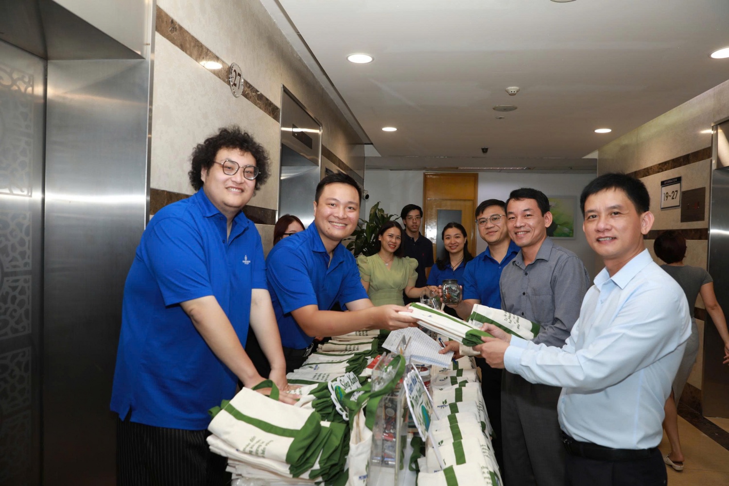 Những phần quà ý nghĩa được trao tới người lao động tham gia chương trình Những phần quà ý nghĩa được trao tới người lao động tham gia chương trình