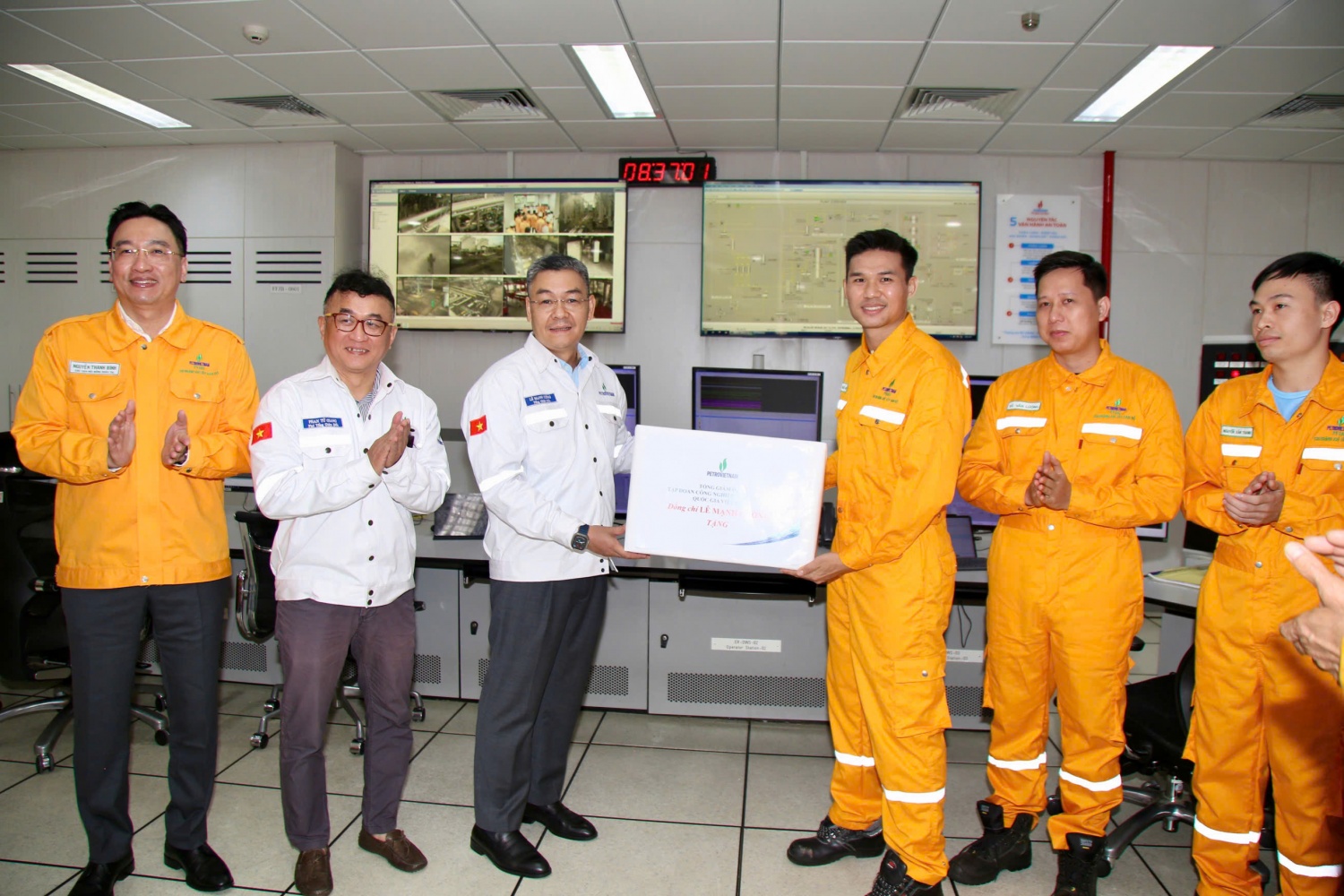 Tổng giám đốc Petrovietnam thúc đẩy các giải pháp bảo đảm nguồn khí dài hạn cho Cụm Khí - Điện - Đạm Cà Mau Thúc đẩy các giải pháp bảo đảm nguồn khí dài hạn cho Cụm Khí - Điện - Đạm Cà Mau