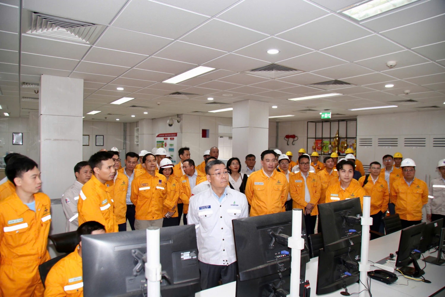 Tổng giám đốc Petrovietnam thúc đẩy các giải pháp bảo đảm nguồn khí dài hạn cho Cụm Khí - Điện - Đạm Cà Mau Thúc đẩy các giải pháp bảo đảm nguồn khí dài hạn cho Cụm Khí - Điện - Đạm Cà Mau