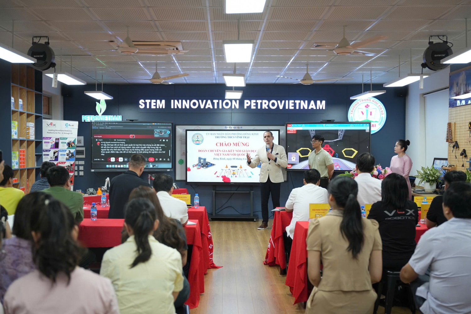 Petrovietnam - VEX Robotics: Thắt chặt hợp tác, thúc đẩy đổi mới sáng ...