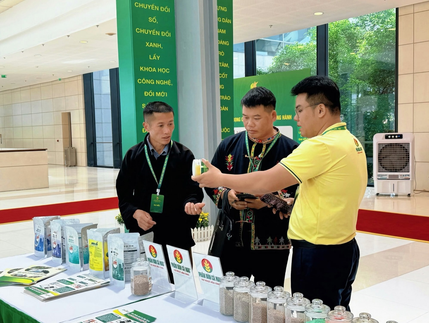 Phân bón Cà Mau giới thiệu giải pháp dinh dưỡng toàn diện tại Đại hội đại biểu Hội Nông dân Việt Nam