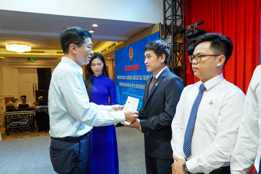 Trao tặng Bằng Lao động sáng tạo và Huy hiệu Lao động sáng tạo của TLĐLĐVN cho đại diện 88 người lao động của các đơn vị trong Petrovietnam, trong đó có PV GAS Trao tặng Bằng Lao động sáng tạo và Huy hiệu Lao động sáng tạo của TLĐLĐVN cho đại diện 88 người lao động của các đơn vị trong Petrovietnam, trong đó có PV GAS