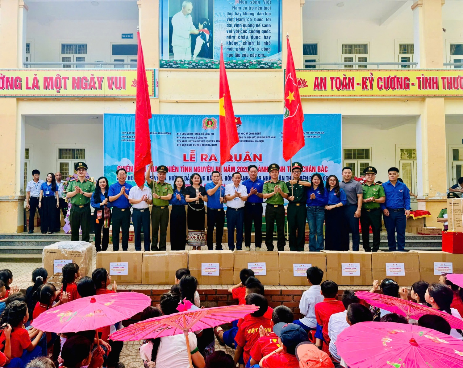 chương trình tình nguyện hè với chủ đề “Hành trình theo chân Bác” 