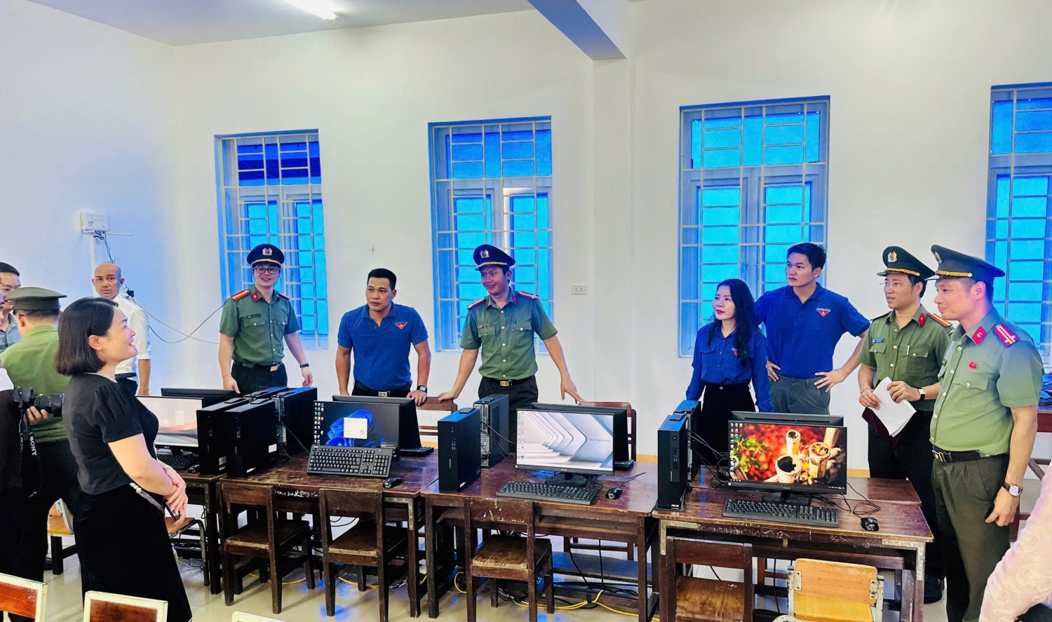 Phòng tin học được Đoàn Thanh niên PV Power trang bị máy tính của Trường Tiểu học Cắm Muộn