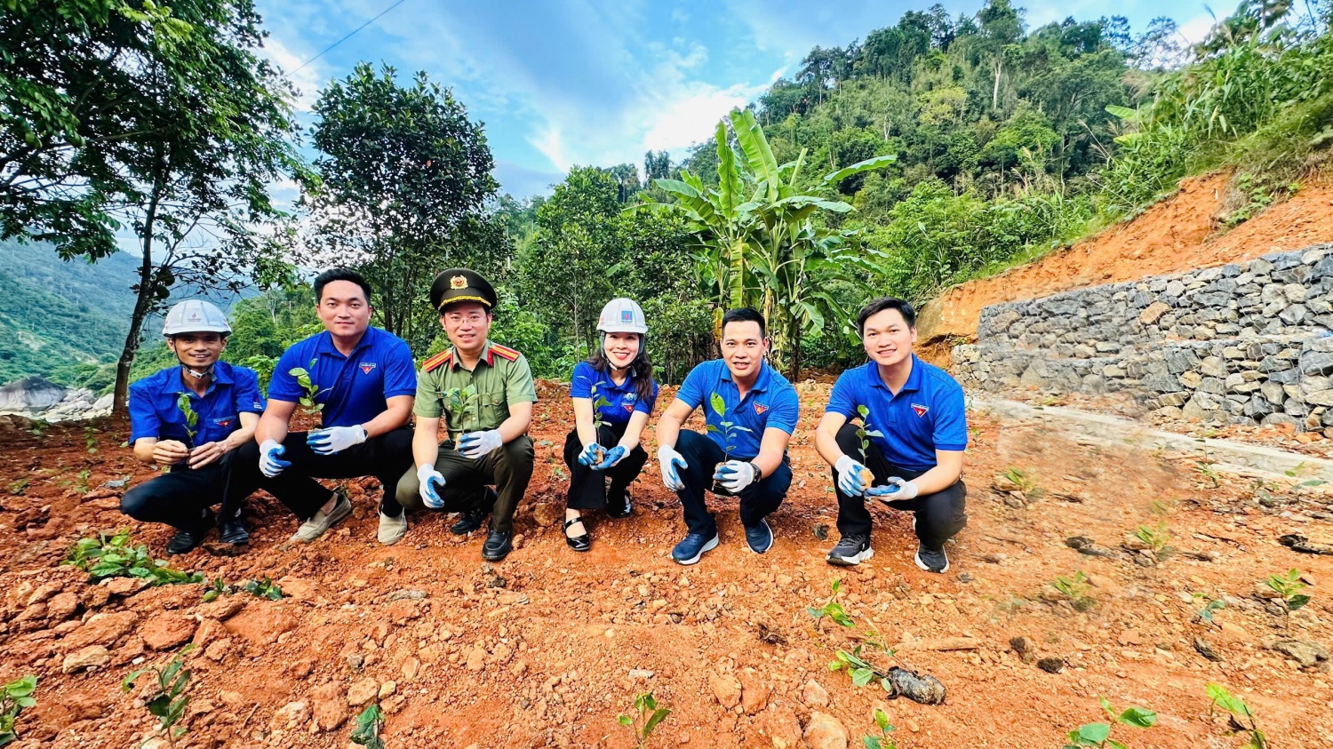 Đoàn Thanh niên PV Power cùng đoàn thanh niên các đơn vị trồng cây tại Nhà máy Thủy điện Hủa Na Đoàn Thanh niên PV Power cùng đoàn thanh niên các đơn vị trồng cây tại Nhà máy Thủy điện Hủa Na