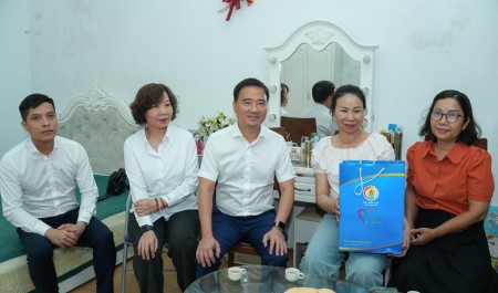 Công đoàn Petrovietnam trao “Những món quà từ Đại hội” thắp sáng niềm tin cho người lao động mắc bệnh hiểm nghèo tại Hải Phòng và Ninh Bình