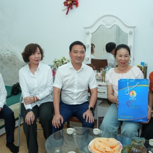 Công đoàn Petrovietnam trao “Những món quà từ Đại hội” động viên người lao động mắc bệnh hiểm nghèo tại Hải Phòng và Ninh Bình