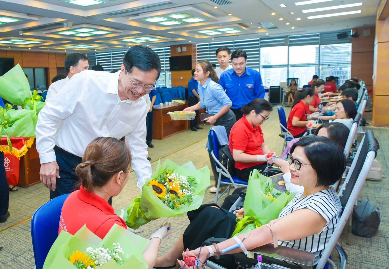 [Chùm ảnh] Người lao động Petrovietnam tích cực hưởng ứng chương trình hiến máu tình nguyện