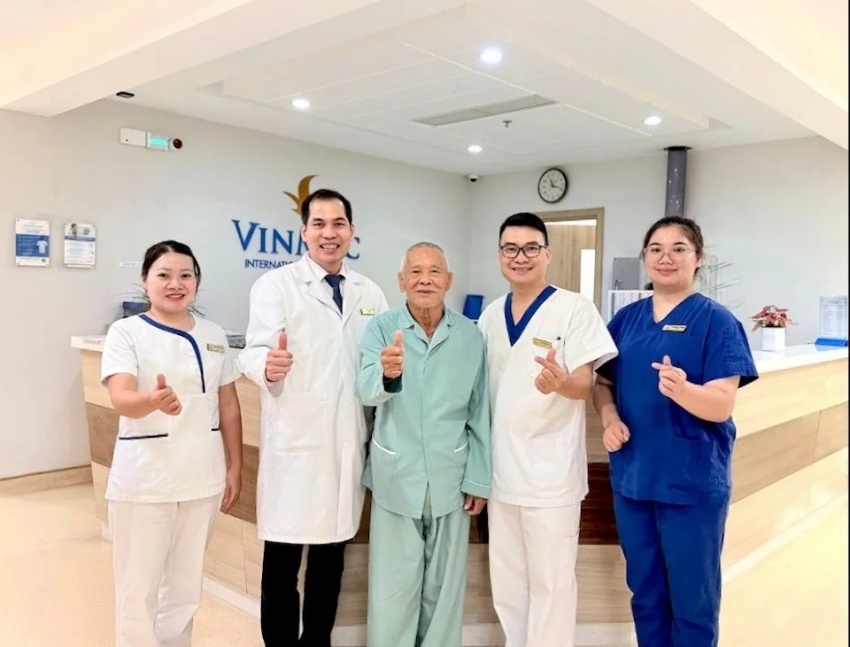 Vinmec Hạ Long cứu cụ ông 89 tuổi thoát nguy cơ suy thận bằng nội soi ít xâm lấn Vinmec Hạ Long cứu cụ ông 89 tuổi thoát nguy cơ suy thận bằng nội soi ít xâm lấn
