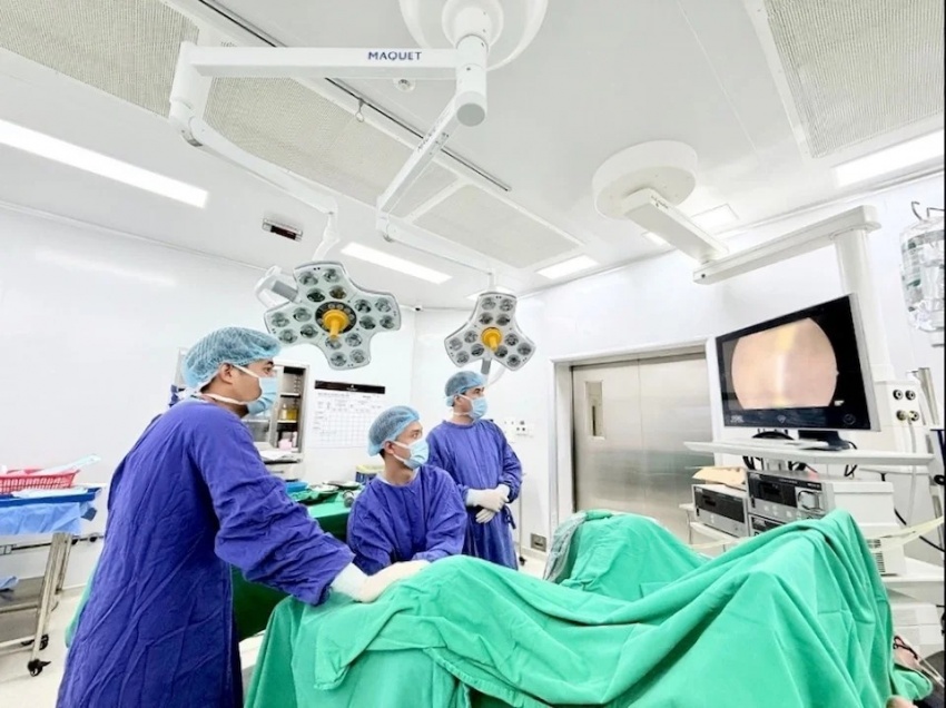 Vinmec Hạ Long cứu cụ ông 89 tuổi thoát nguy cơ suy thận bằng nội soi ít xâm lấn Vinmec Hạ Long cứu cụ ông 89 tuổi thoát nguy cơ suy thận bằng nội soi ít xâm lấn