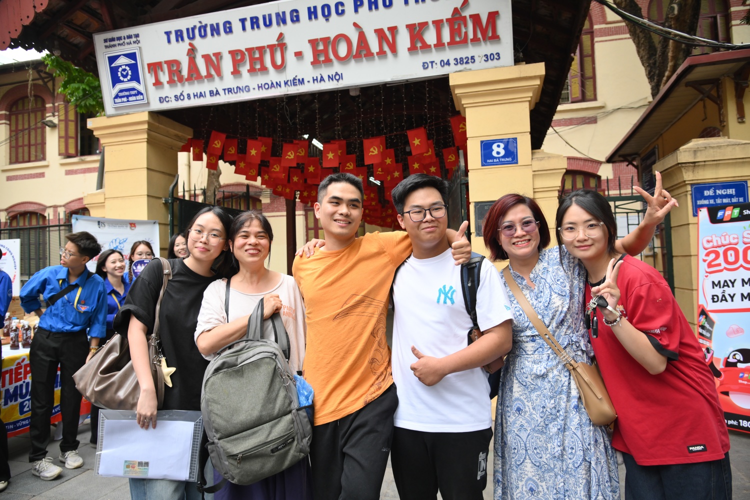 Hà Nội: Sĩ tử vượt ải Ngữ văn, sẵn sàng đối mặt với định dạng mới của môn Toán