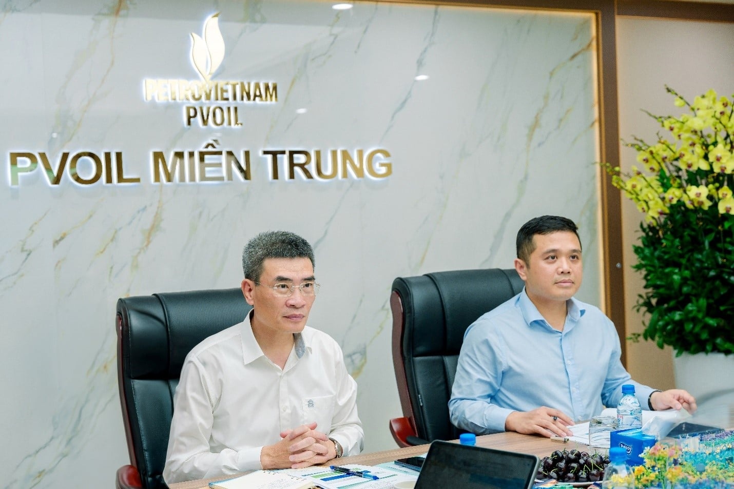 Lãnh đạo Tổng công ty làm việc cùng CBNV PVOIL Miền Trung. Lãnh đạo Tổng công ty làm việc cùng CBNV PVOIL Miền Trung.
