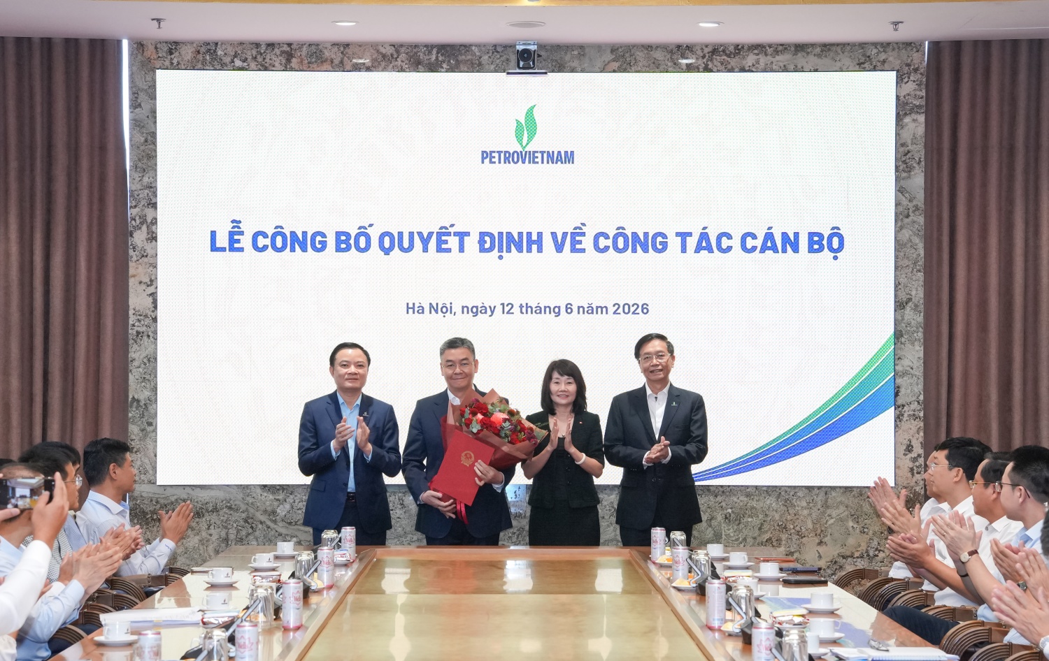 Petrovietnam công bố quyết định bổ nhiệm đồng chí Vũ Đào Minh giữ chức Phó Tổng Giám đốc Tập đoàn Petrovietnam công bố quyết định bổ nhiệm đồng chí Vũ Đào Minh giữ chức Phó Tổng Giám đốc Tập đoàn