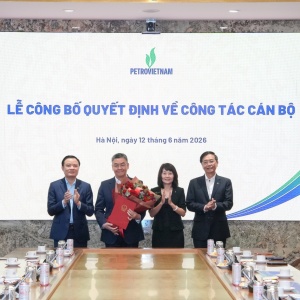 Petrovietnam công bố và trao quyết định Phó Bí thư Đảng ủy và Phó Tổng Giám đốc Tập đoàn
